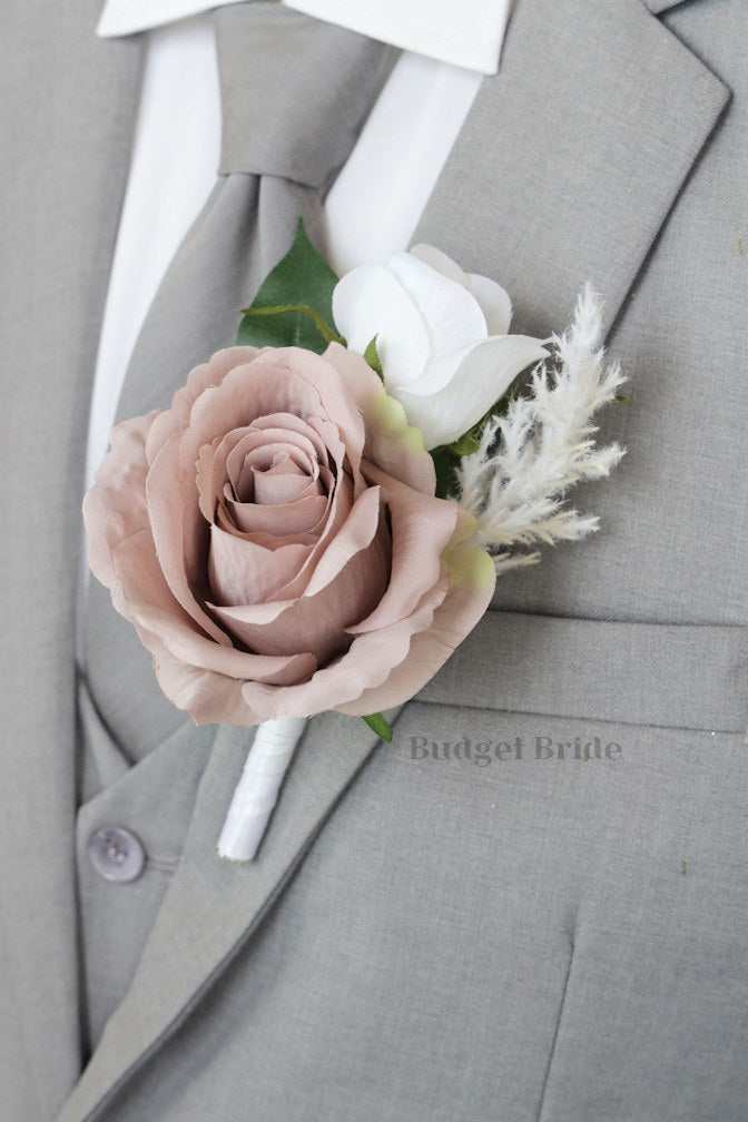 Mauve and white mens boutonniere with pampas grass