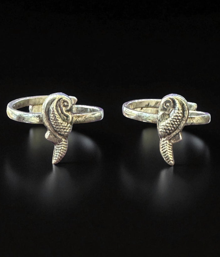The Ciluka Silver Parrot Nakshi Toe-Rings