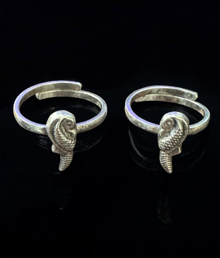 The Ciluka Silver Parrot Nakshi Toe-Rings